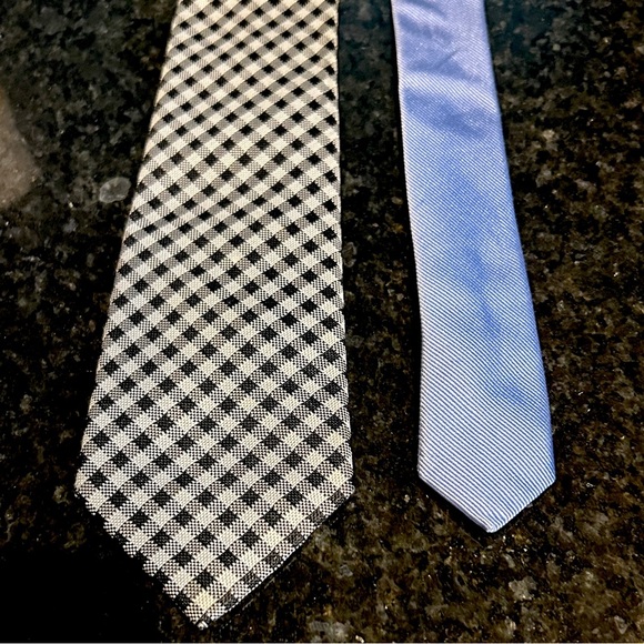 TOMMY HILFIGER Silk Tie • Black & White Plaid Blade • Blue Tail - Picture 3 of 8